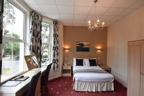 Chambre Club double | Accès au Wi-Fi (inclus), literie fournie