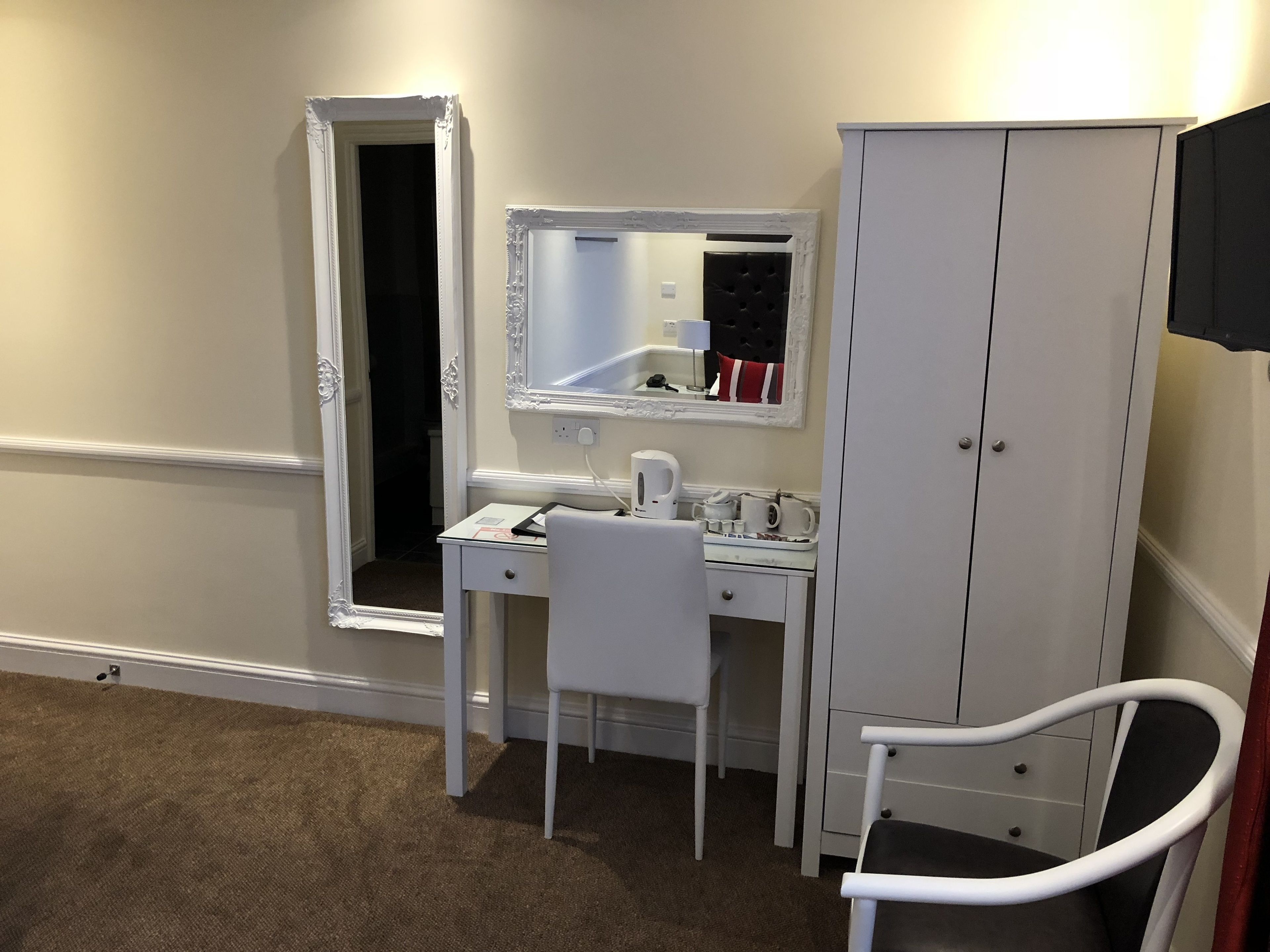 standard single room, 1 bedroom | hypo-allergenic bedding, desk, blackout curtains, iron/ironing board