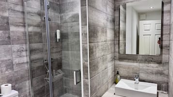 Standard Double Room, 1 Double Bed | Bathroom | Combined shower/bathtub, designer toiletries, hair dryer, towels