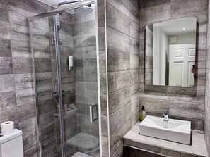 Standard Double Room, 1 Double Bed | Bathroom