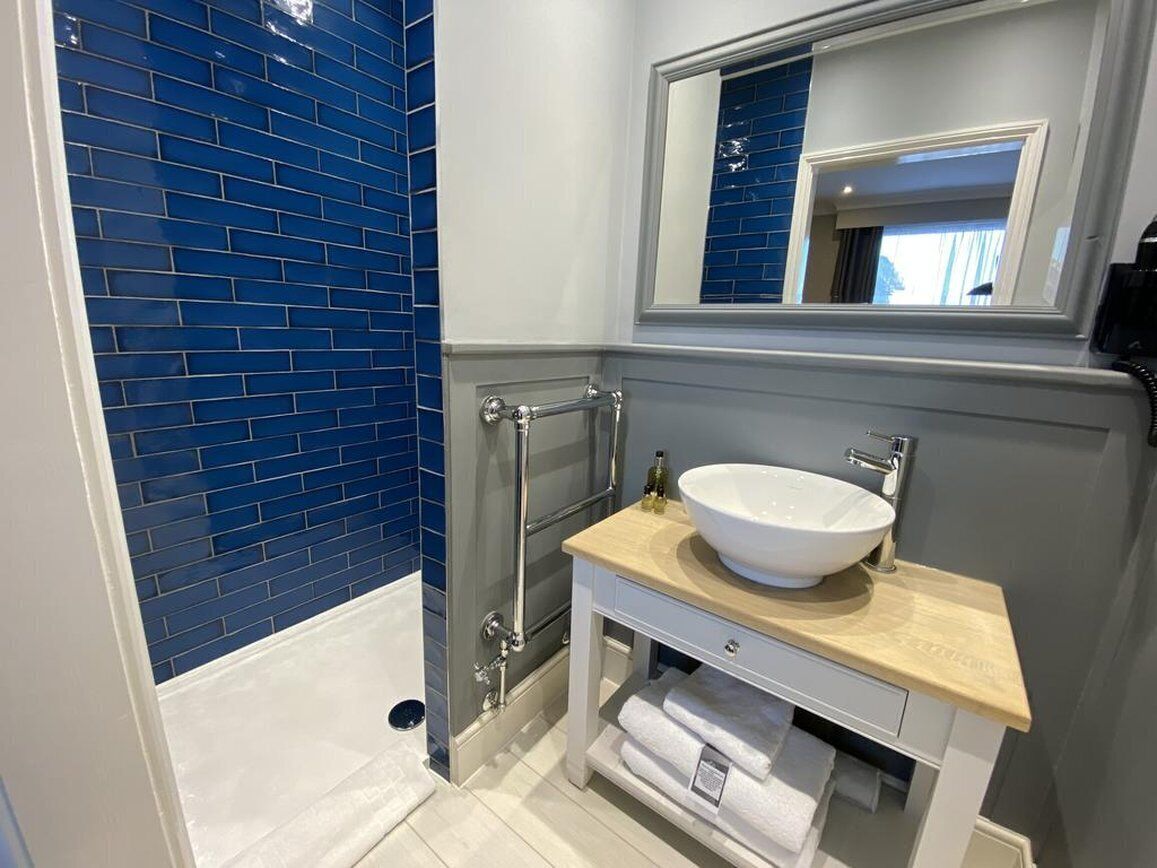 combined shower/bathtub, designer toiletries, hair dryer, towels