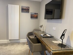 Habitación doble superior | Ropa de cama hipoalergénica, escritorio y cortinas blackout 