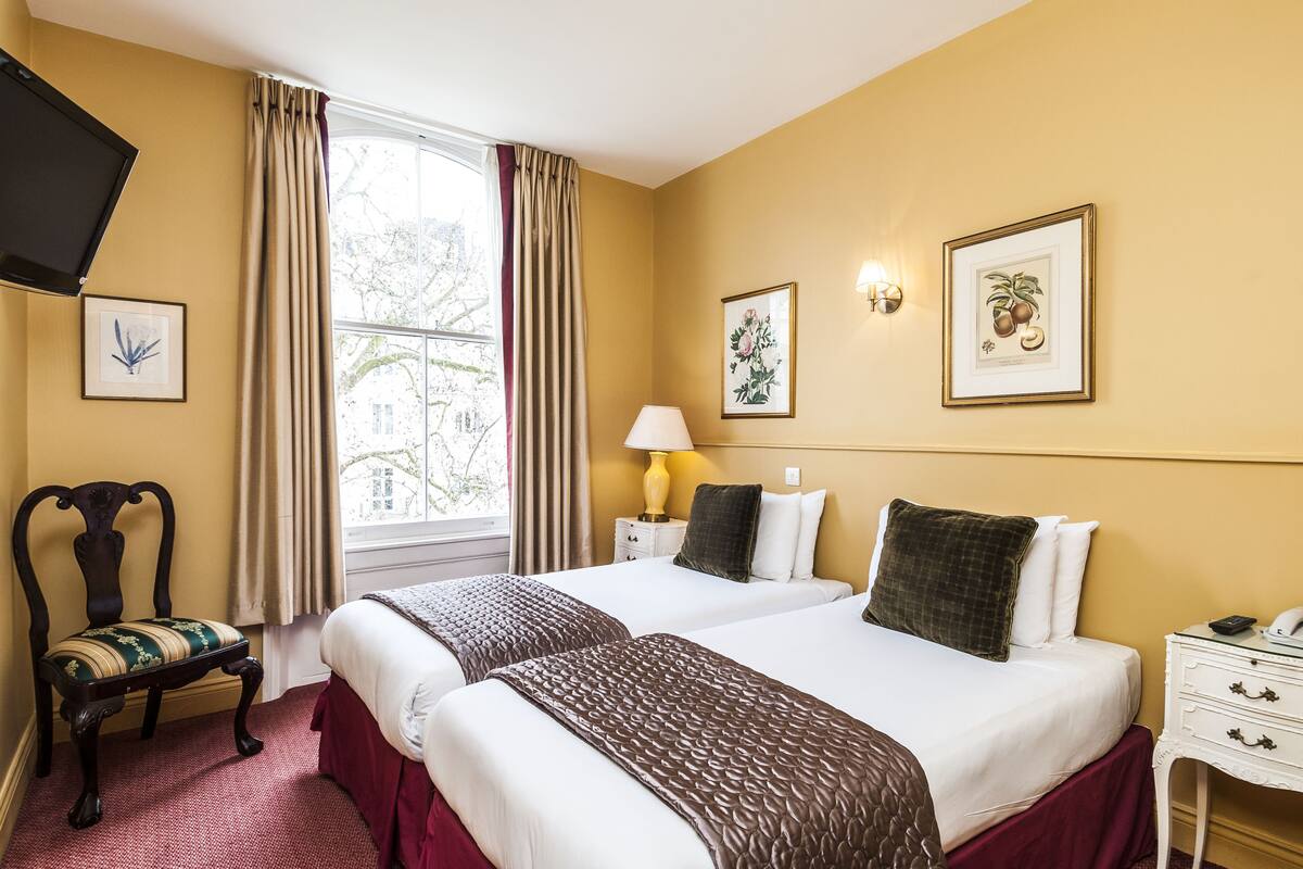 Twin Room | Iron/ironing board (on request), WiFi (free), bed sheets