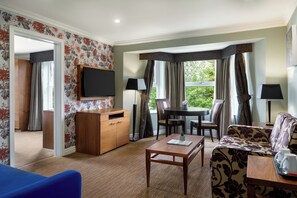 Suite, 1 King Bed with Sofa bed, Non Smoking