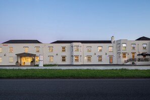 Exterior - Ramada by Wyndham Cheltenham (Cheltenham)