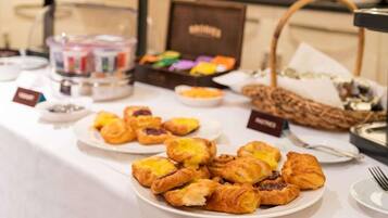 Daily English breakfast (GBP 10 per person)