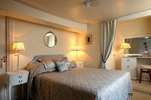 Classic Suite | Desk, iron/ironing board, free cots/infant beds, rollaway beds