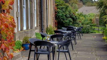 Breakfast, lunch and dinner served