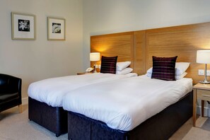 Deluxe Room, 2 Twin Beds, Non Smoking | Premium bedding, pillowtop beds, individually furnished, desk