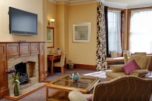 Premium bedding, pillowtop beds, in-room safe, individually furnished - Best Western Balgeddie House Hotel (Glenrothes)