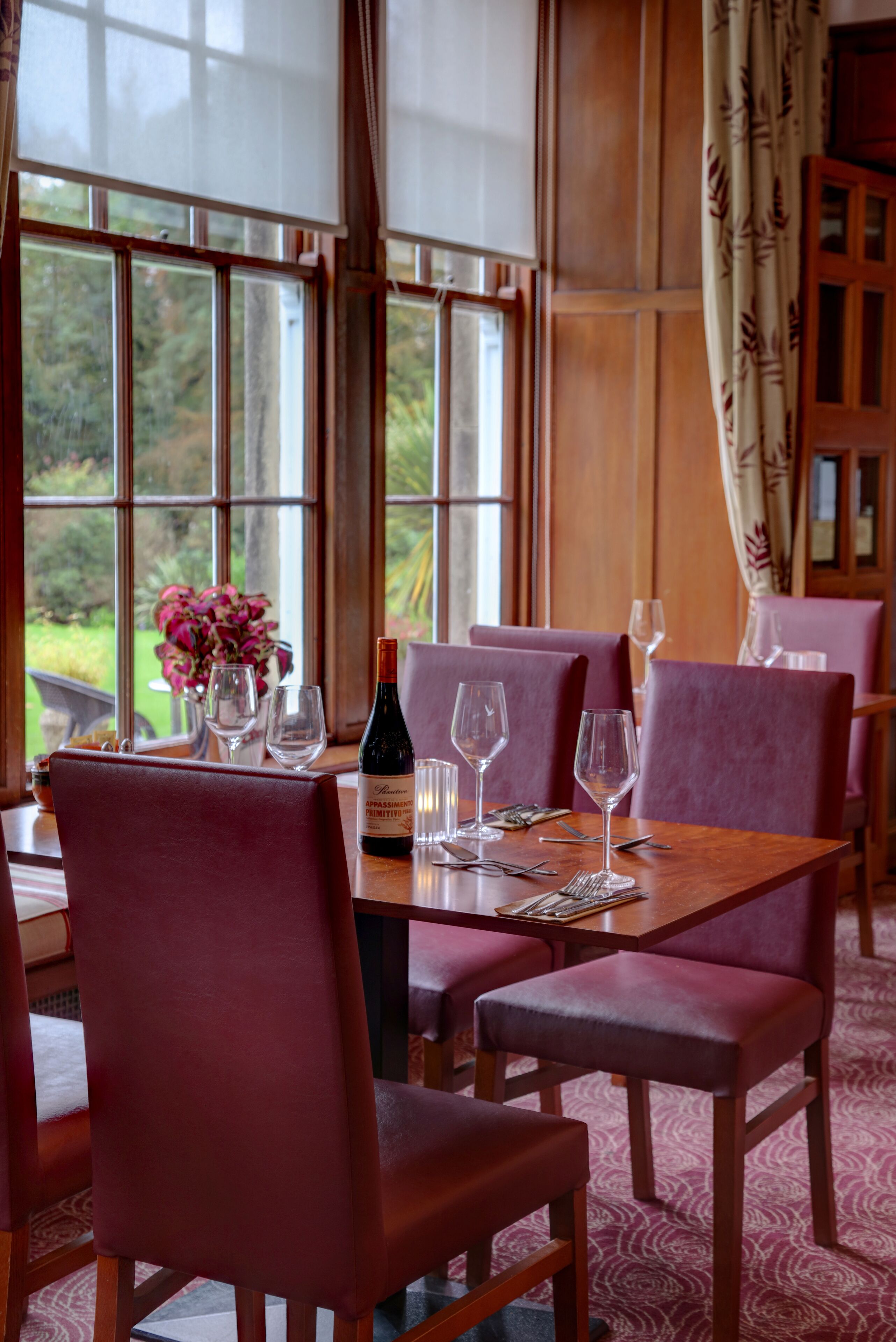 breakfast, lunch and dinner served