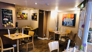 Breakfast, lunch and dinner served - Brook Whipper-In Hotel (Oakham)