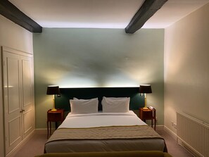 1 soverom, individuelt dekorert, individuelt innredet og skrivebord