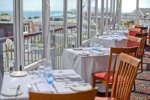 Lunch and dinner served - Riviera Hotel & Holiday Apartments (Bournemouth)