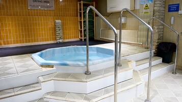 Bathtub spa indoor
