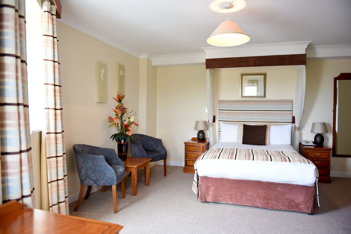 double room | hypo-allergenic bedding, desk, iron/ironing board, free wifi