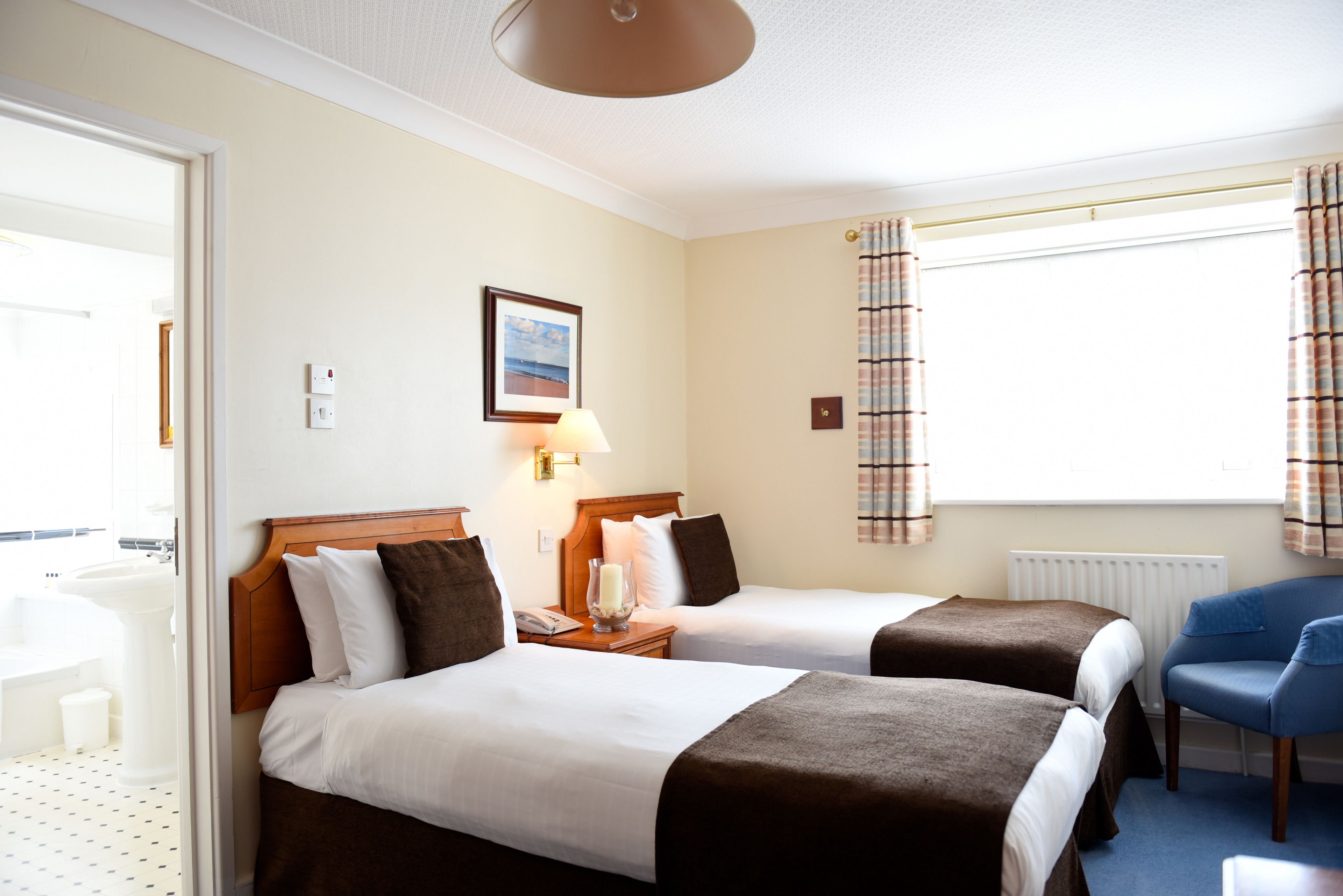 standard twin room | hypo-allergenic bedding, desk, iron/ironing board, free wifi