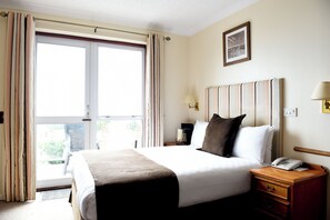 Double Room with Balcony & Sea View | Hypo-allergenic bedding, desk, iron/ironing board, free WiFi - Riviera Hotel & Holiday Apartments (Bournemouth)