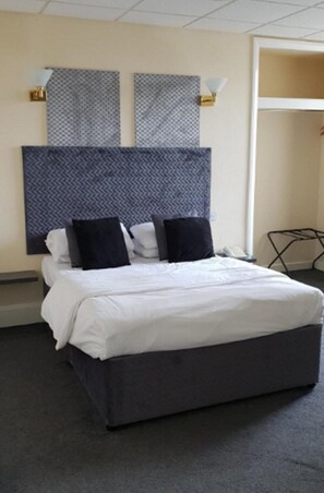 Standard Double Room | Desk, iron/ironing board, free WiFi, bed sheets