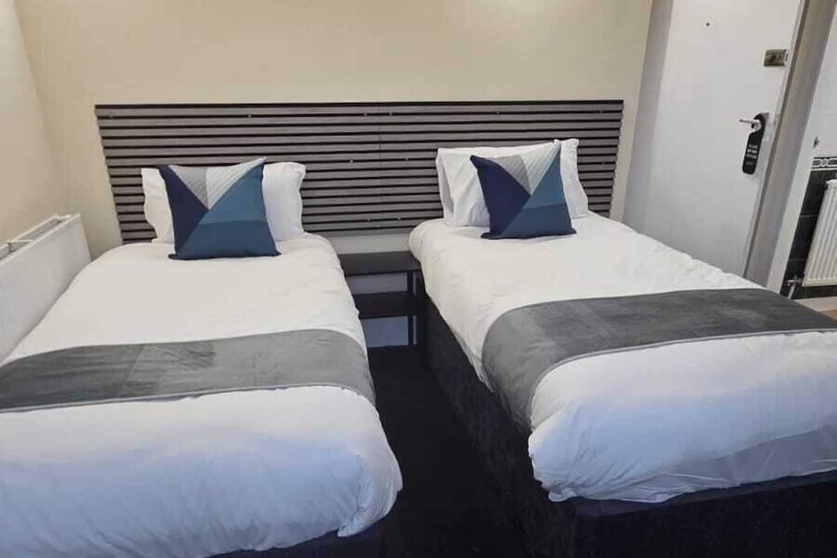 Standard-Zweibettzimmer | Bügeleisen/Bügelbrett, kostenloses WLAN, Bettwäsche