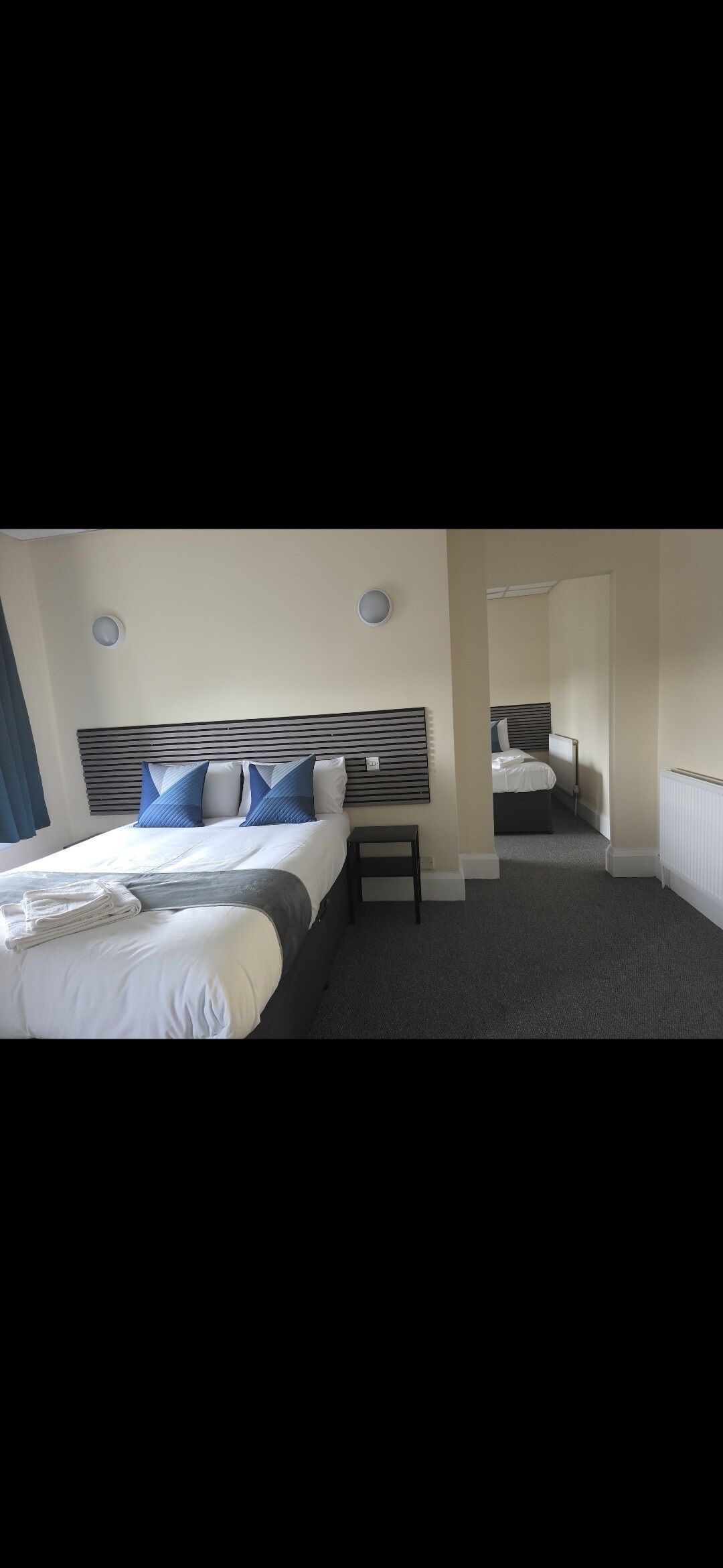 Chambre Quadruple Familiale | Fer et planche à repasser, Wi-Fi gratuit, draps fournis