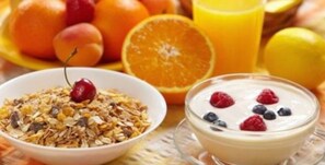 Petit déjeuner à emporter servi tous les jours en supplément