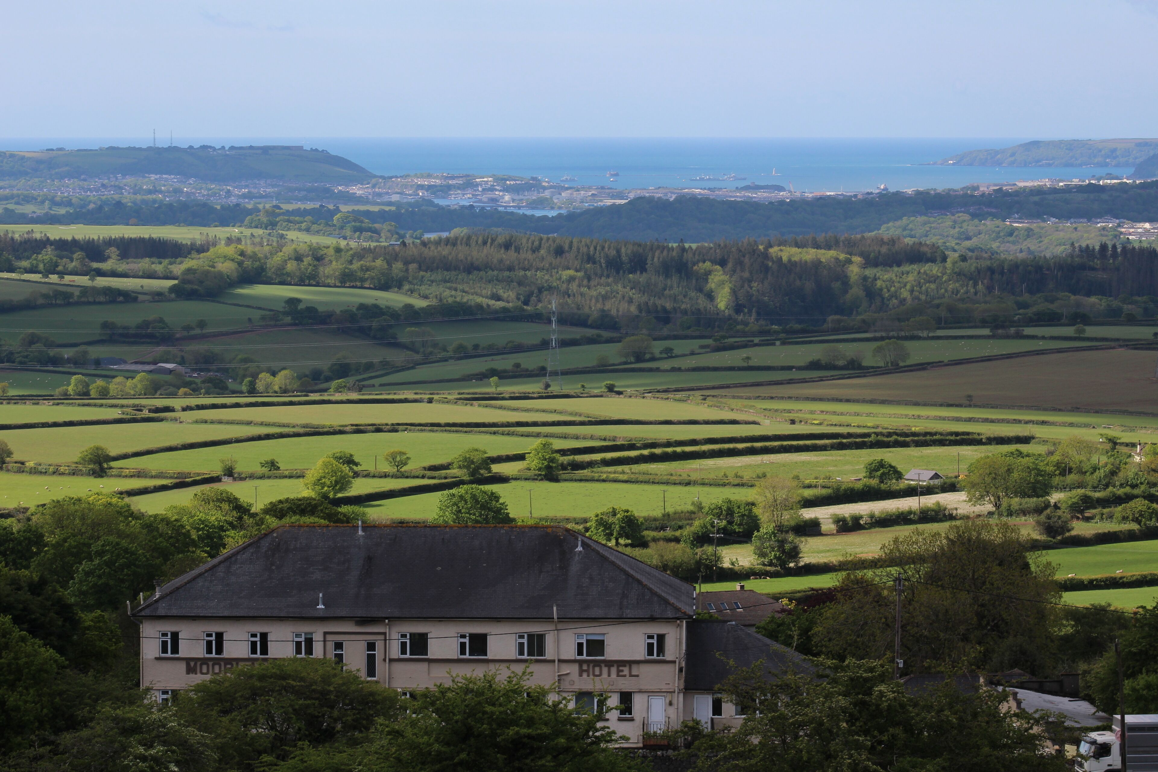 A hotel with a large building and a view of the surrounding countryside.