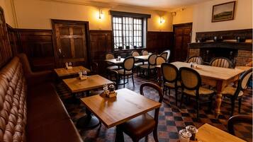 Breakfast and dinner served, local cuisine