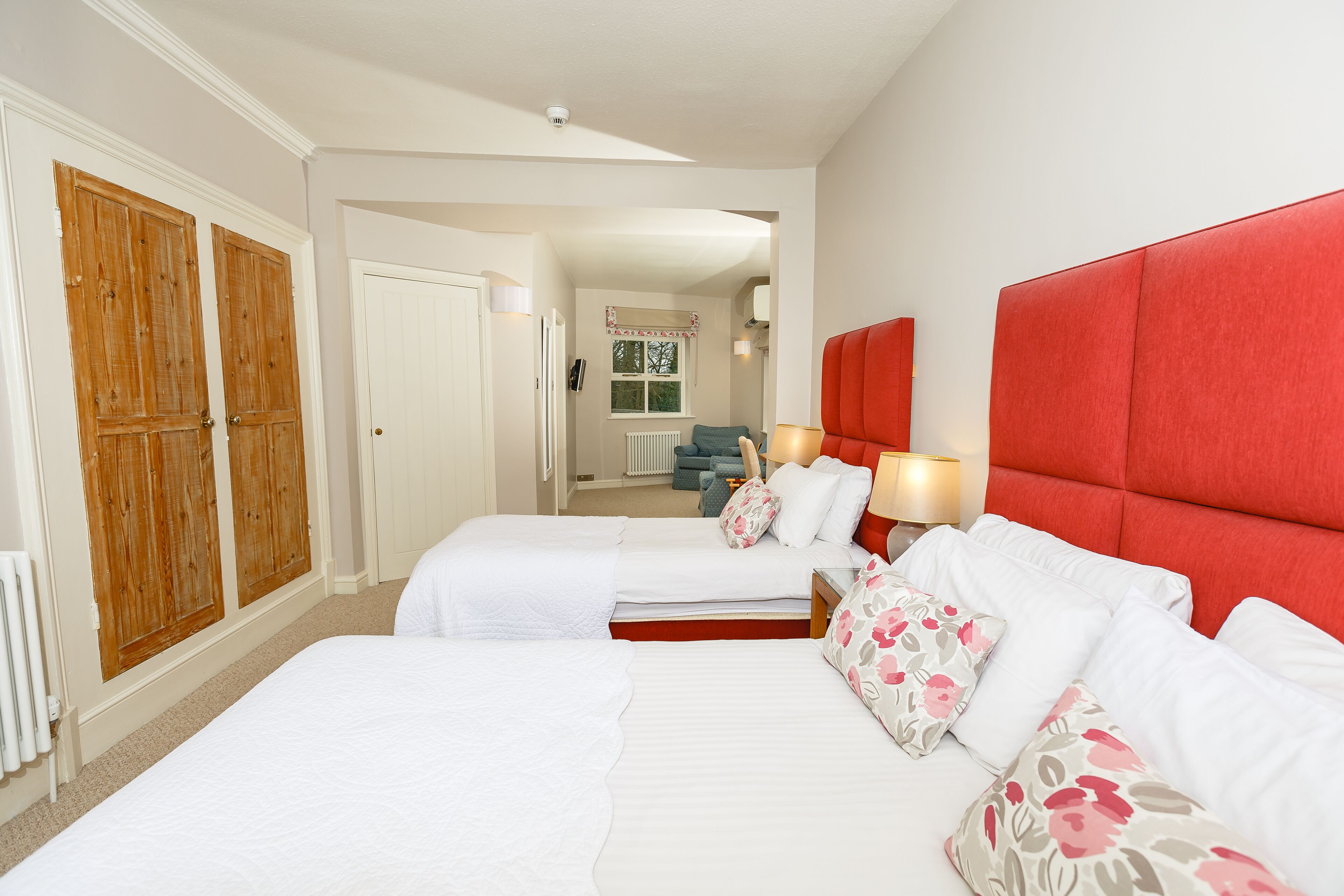 twin room | premium bedding, in-room safe, individually decorated, desk