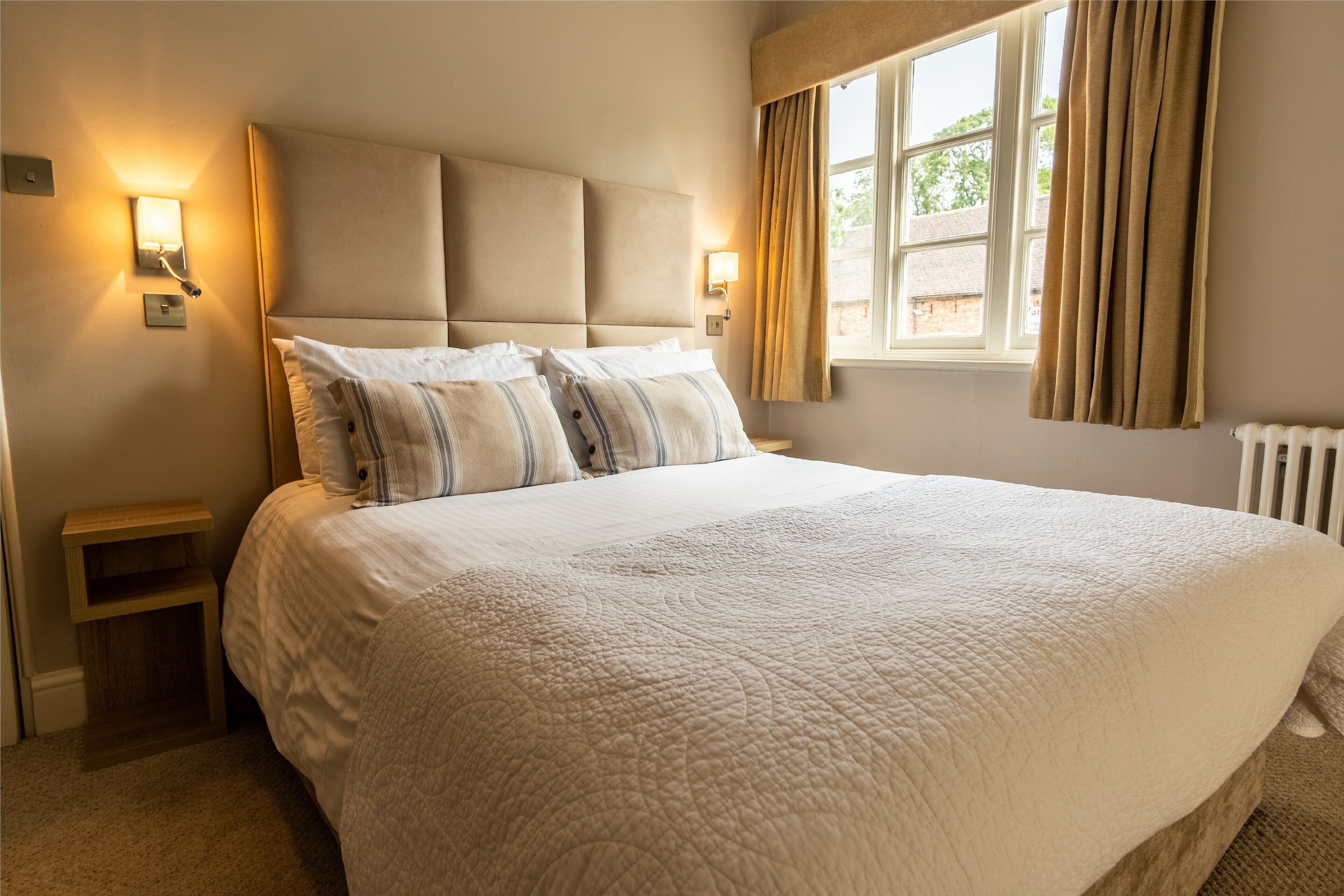 double room | premium bedding, in-room safe, individually decorated, desk