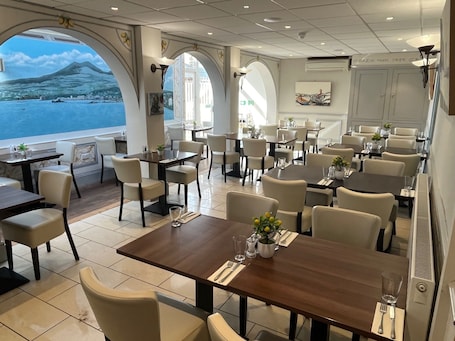 Restaurant. Sorrento Hotel