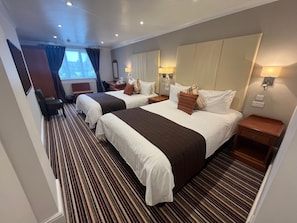 In-room safe, desk, iron/ironing board, free WiFi - Sorrento Hotel (Cambridge)