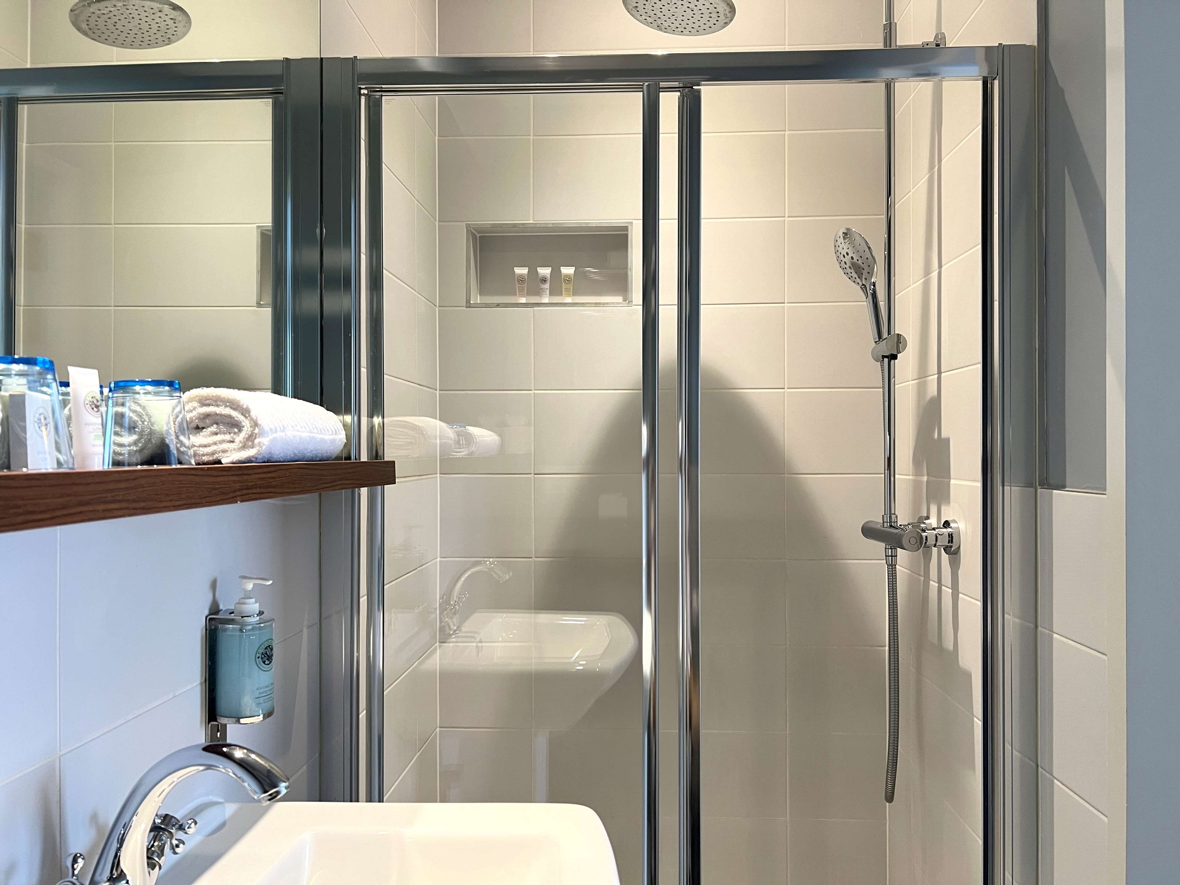 room (cosy, small) | bathroom | free toiletries, hair dryer, towels