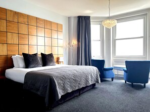 Premium bedding, in-room safe, desk, iron/ironing board - The View Hotel Folkestone, a member of Radisson Individuals (Folkestone)
