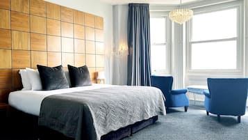 Junior Suite | Premium bedding, in-room safe, desk, iron/ironing board