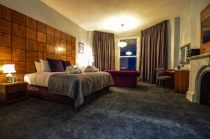 Suite Signature, 1 cama de matrimonio grande con sofá cama, vistas al mar | Ropa de cama de alta calidad, caja fuerte, escritorio