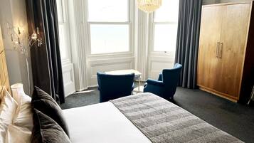 Junior Suite | Premium bedding, in-room safe, desk, iron/ironing board