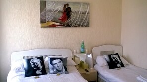 Iron/ironing board, free WiFi, bed sheets