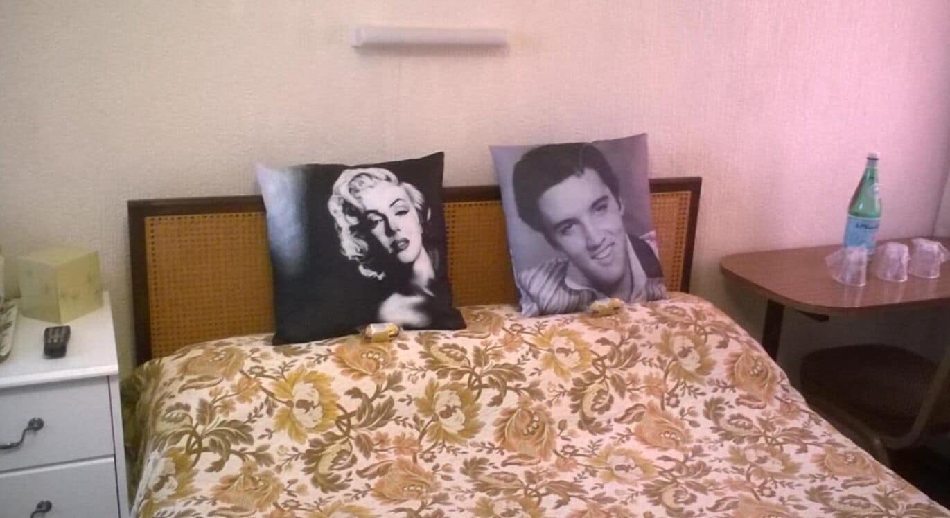 Iron/ironing board, free WiFi, bed sheets