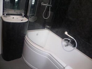 Familien-Suite, 2 Schlafzimmer | Komfortbadewanne