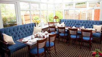 Päivittäinen mannermainen aamiainen (8.50 GBP per henkilö)