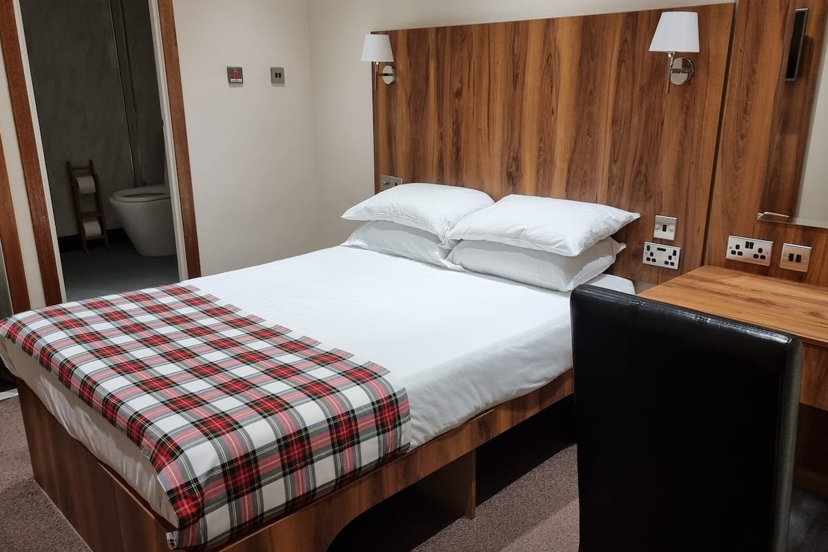 Double Room (Ensuite) | Desk, iron/ironing board, free WiFi, bed sheets