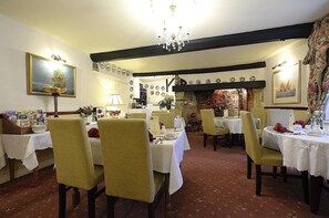 Dinner served - Meryan House Hotel (Taunton)