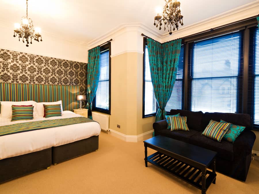 Large Double Room Superior | Premium bedding, individually furnished, desk, laptop workspace