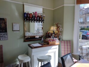 Bar (on property) - Arden House (Harrogate)