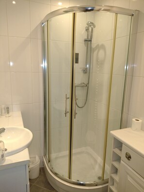 Double Room, Ensuite (Ground Floor ) | Bathroom | Shower, free toiletries, hair dryer, towels - Arden House (Harrogate)