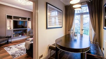 Deluxe Apartment | Living area | Flat-screen TV