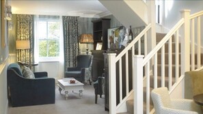 Signature Penthouse | Living area | Flat-screen TV
