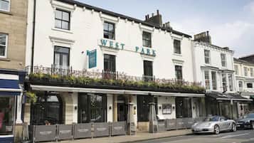 Vista frontal de la propiedad