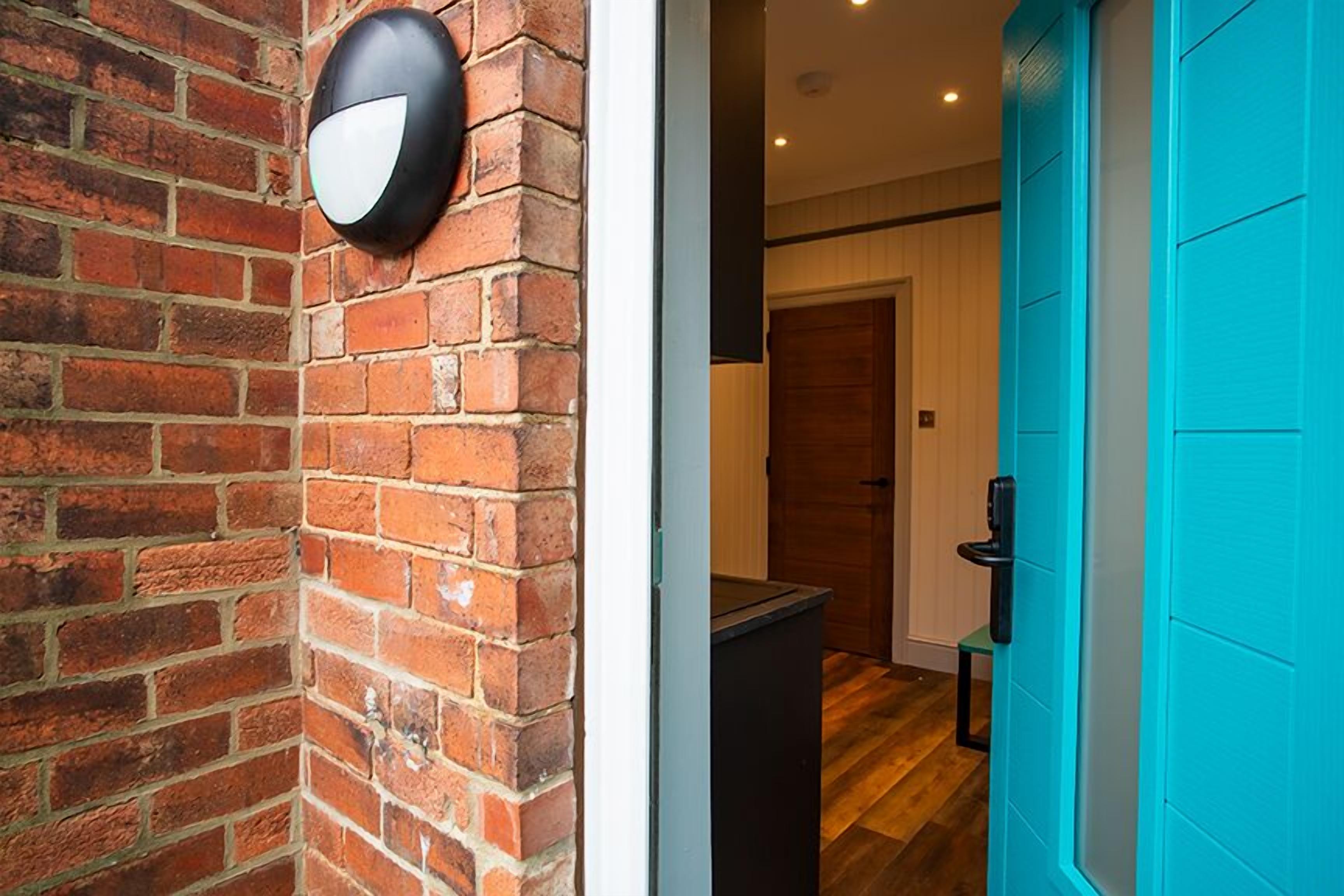 Deluxe Apartment | Egyptian cotton sheets, in-room safe, individually decorated, desk